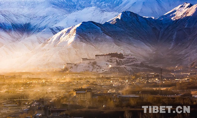 <b>西藏拉萨 阳光之城迎新年第一缕阳光</b>