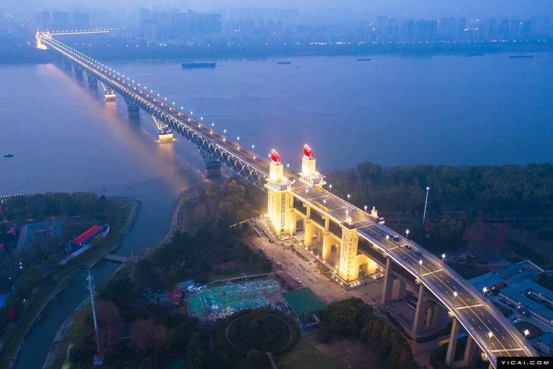 <b>服役48年 南京长江大桥首次大修后重装归来</b>